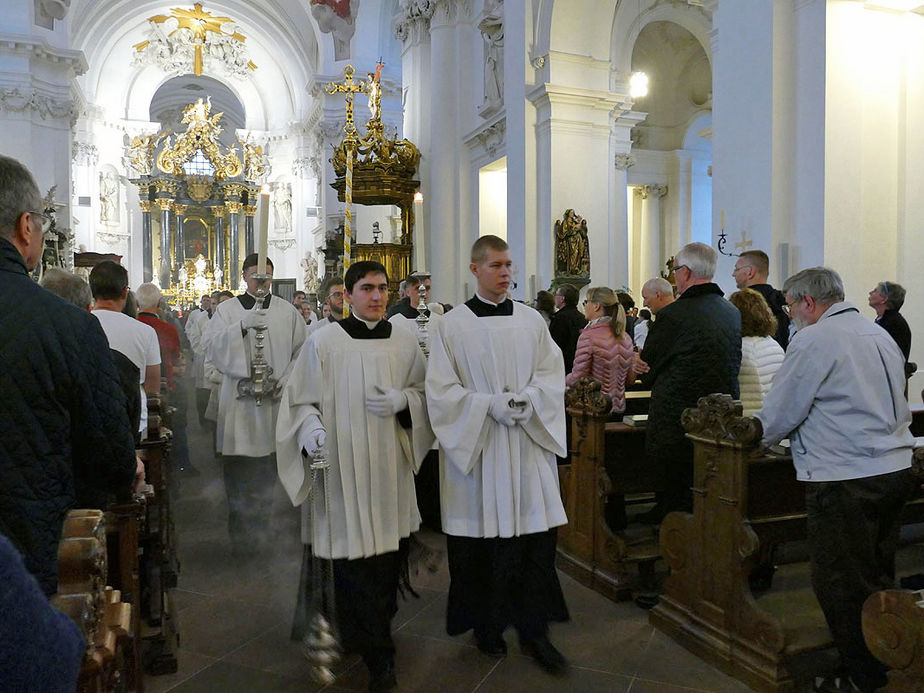 Abschlussvesper der Bischofskonferenz mit Austeilung des Bonifatiussegens (Foto: Karl-Franz Thiede)